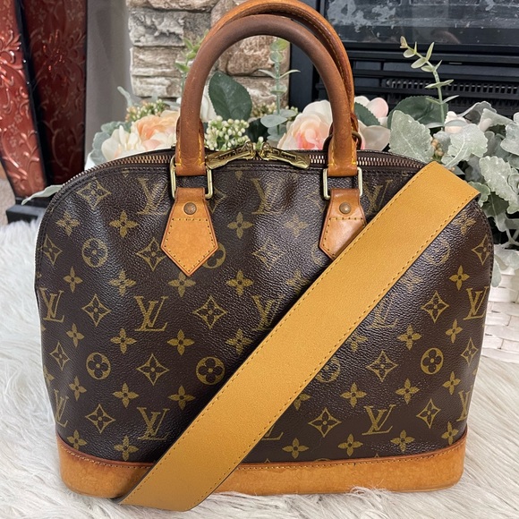 Louis Vuitton Handbags - FINAL PRICE 🌸Authentic Louis Vuitton Monogram Alma Bag